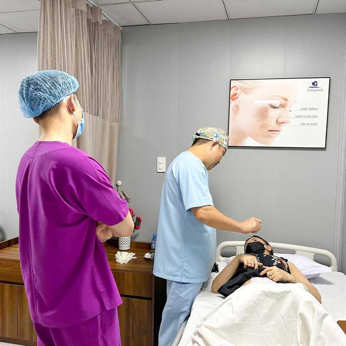 Cắt Mí (Eyelid) - Xây Dựng Diện Mạo "Bạc Tỷ" 31 BS Phùng Mạnh Cường là vị bác sĩ có hơn 15 năm kinh nghiệm