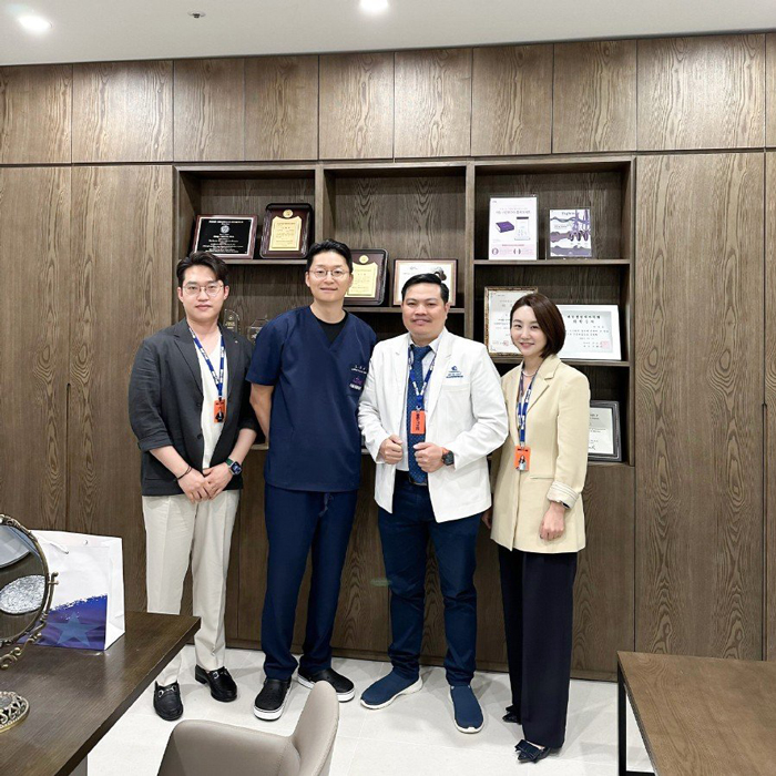 Bác sĩ Phùng Mạnh Cường thường xuyên tu nghiệp tại Hàn Quốc