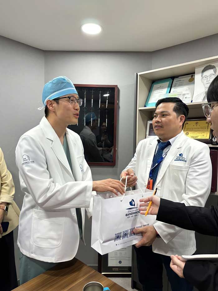 BS Phùng Mạnh Cường thường xuyên tham gia các hội nghị thẩm mỹ Quốc Tế