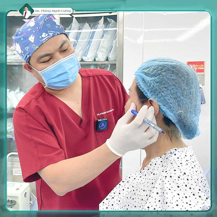 Hút Mỡ Mặt, Hút Mỡ Má Cho Khuôn Mặt Thon Gọn V Line 15 Bác sĩ Phùng Mạnh Cường sẽ thăm khám khách hàng hút mỡ mặt