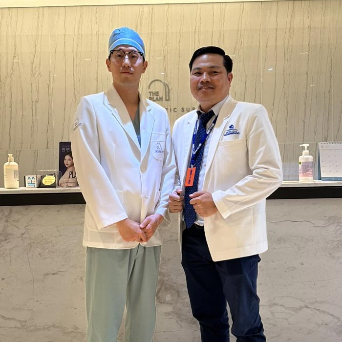 Bác sĩ Phùng Mạnh Cường thường xuyên tham gia các hội nghị thẩm mỹ Quốc Tế