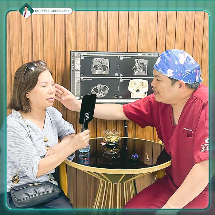 Hút Mỡ Nọng Cằm - Lấy Mỡ Cho Khuôn Mặt Thanh Tú 15 Bác sĩ Phùng Mạnh Cường trực tiếp thăm khám hút mỡ nọng cằm